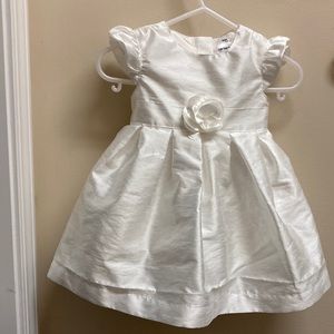 NWOT Carter’s Linen, lined dress. flowered dress. Six months.